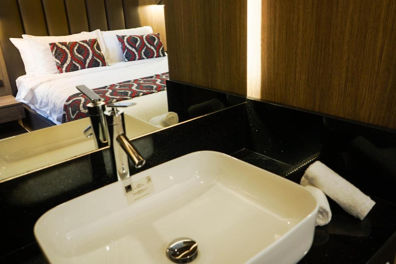 Unwnd Boutique Hotel Makati Макати Экстерьер фото