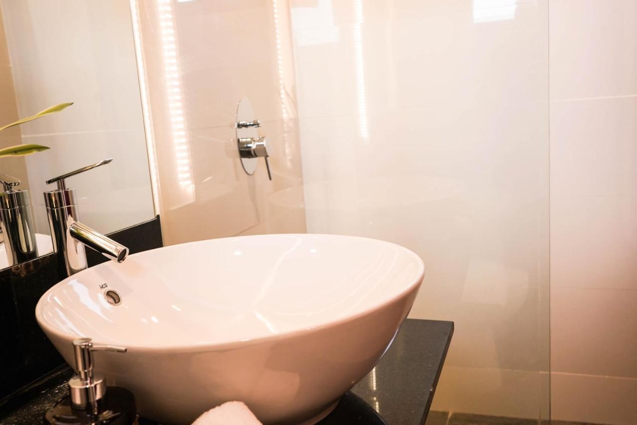 Unwnd Boutique Hotel Makati Макати Экстерьер фото