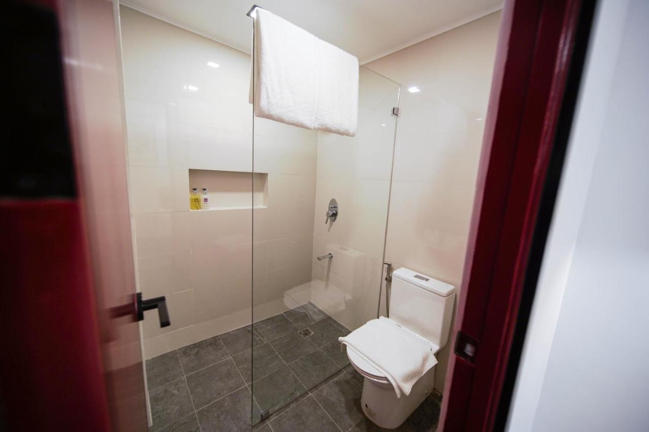 Unwnd Boutique Hotel Makati Макати Экстерьер фото