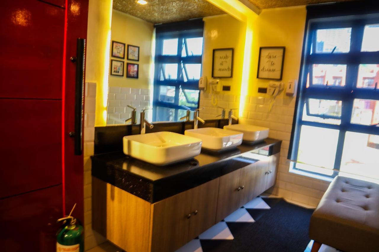 Unwnd Boutique Hotel Makati Макати Экстерьер фото